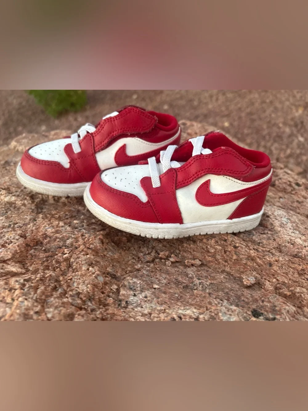 Nike Kids Red and White Hook-and-Loop Low-Top Sneakers